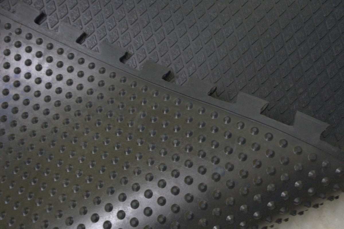 Duracom hexa interlocking rubber cow mat